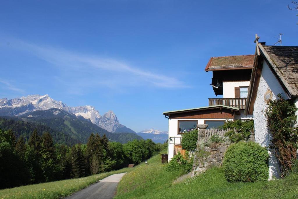 Pfeiffer Alm Am Sonnenhang Mit Blick Auf Die Zugspitze جارمش بارتنكيرشن المظهر الخارجي الصورة