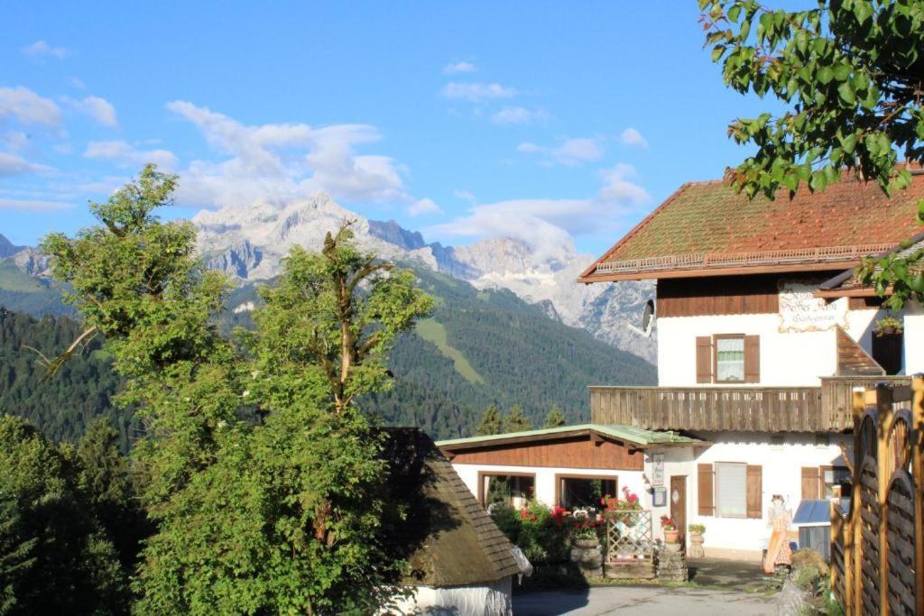 Pfeiffer Alm Am Sonnenhang Mit Blick Auf Die Zugspitze جارمش بارتنكيرشن المظهر الخارجي الصورة